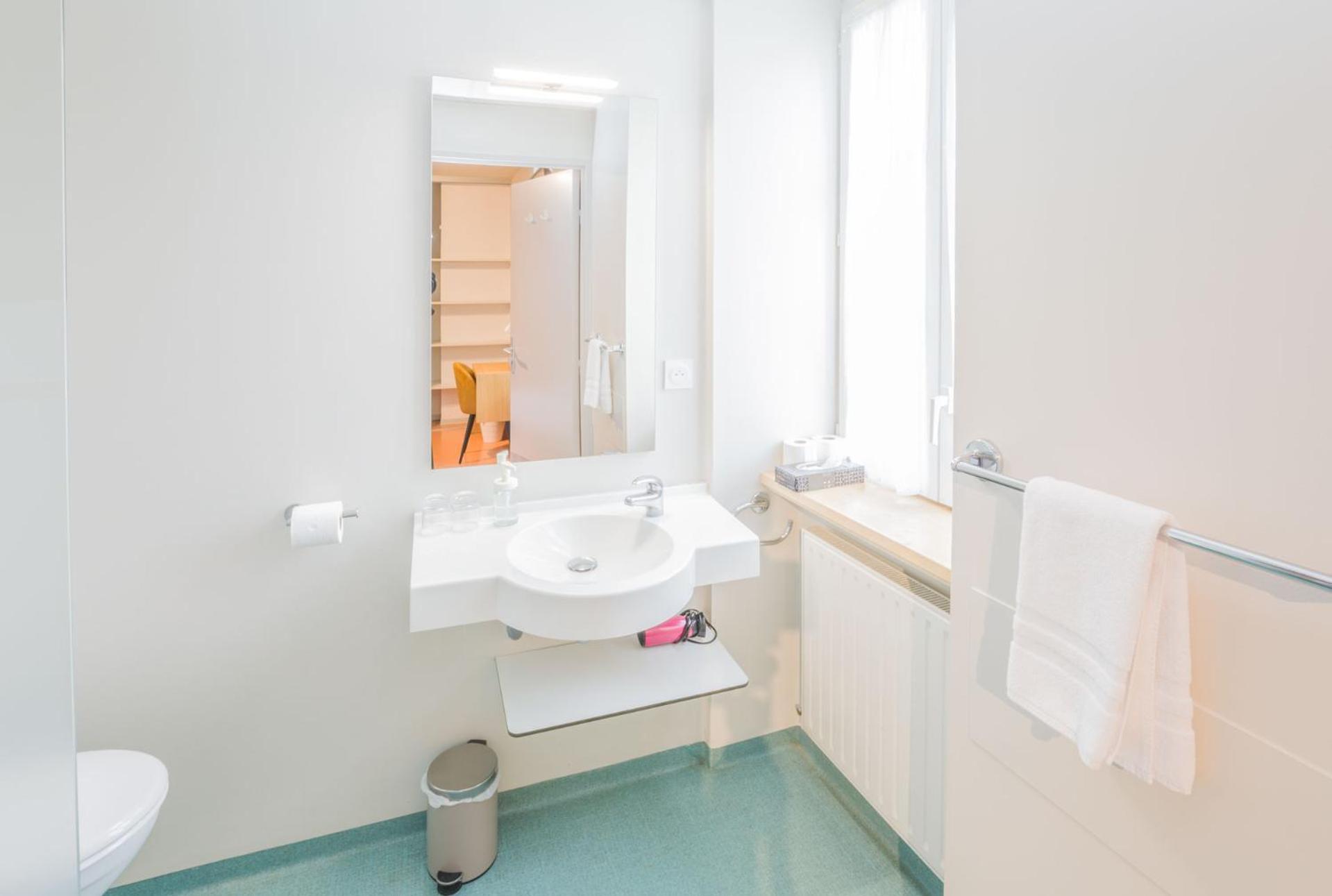 L'Hotel Des Bains - Salles-La-Source Eksteriør bilde